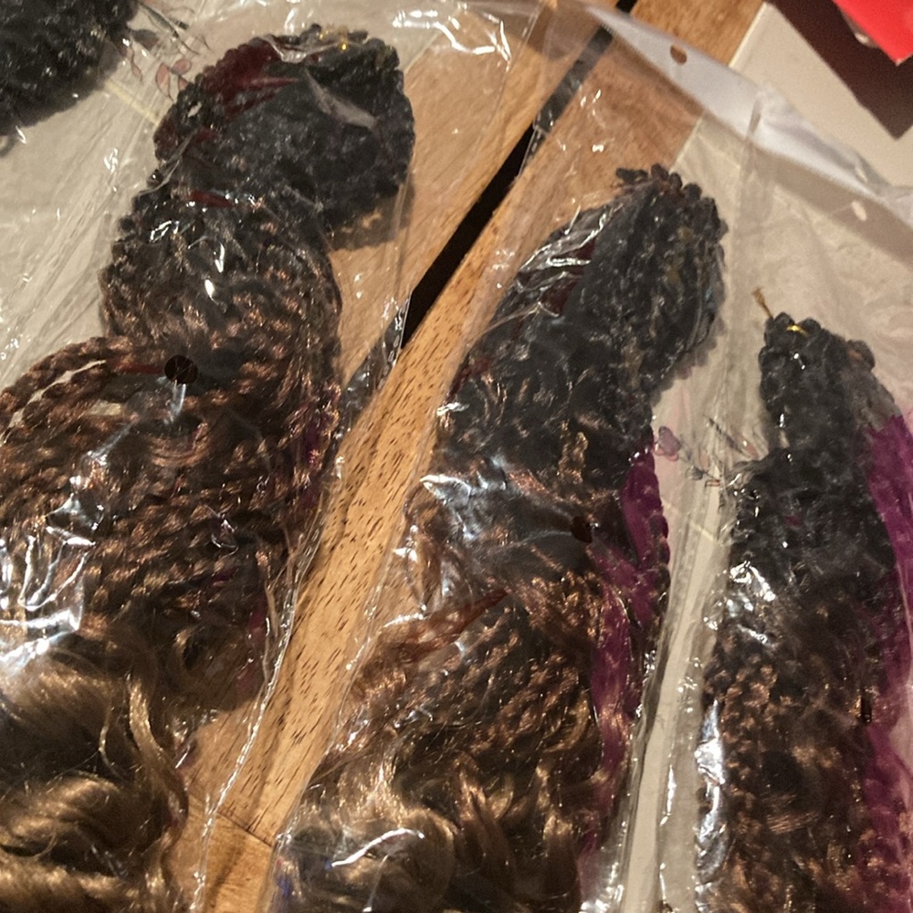 Braiding hair - Picture 12 of 17